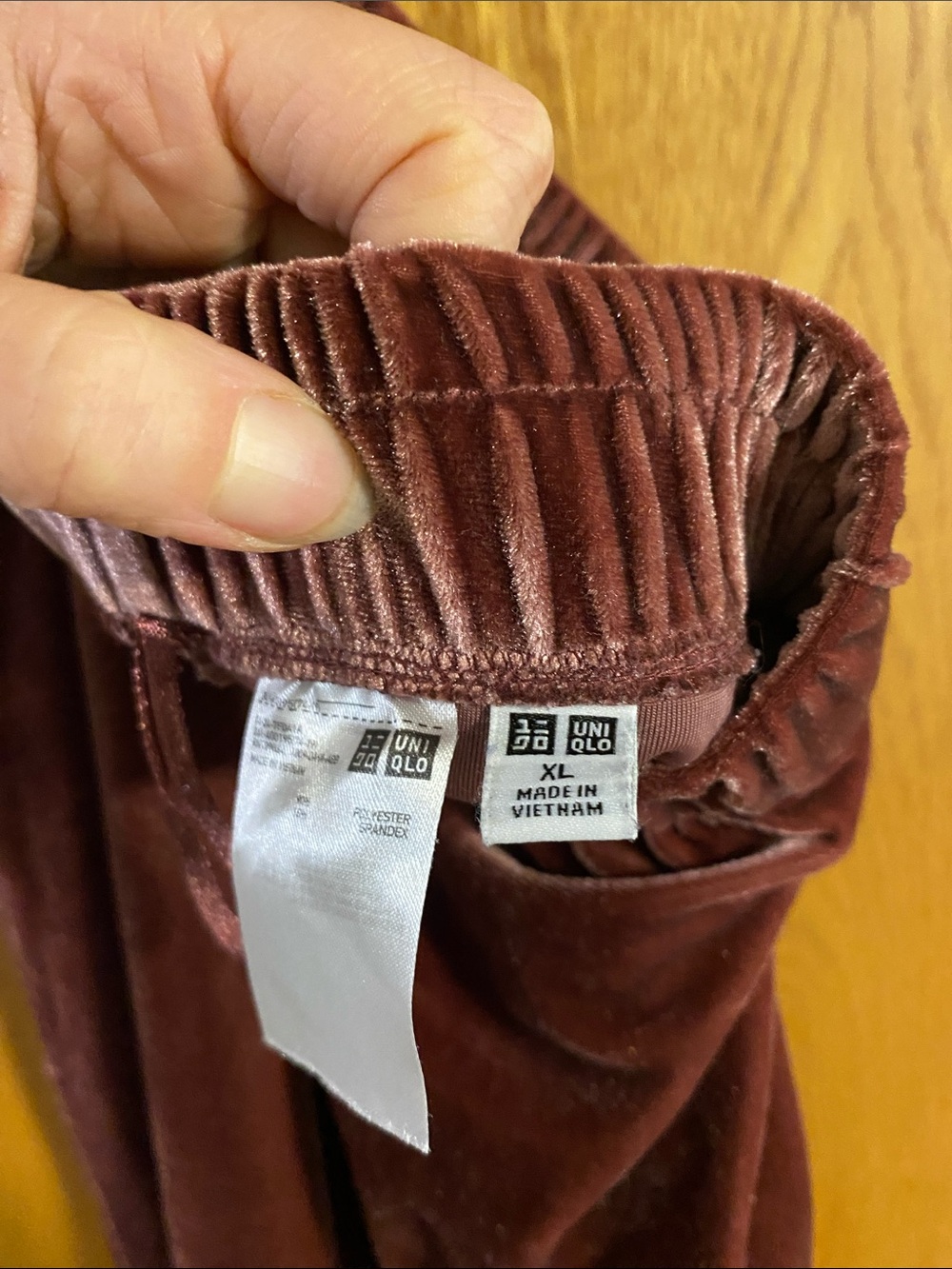 UNIQLO Velvet Wide-Leg Pants in Maroon - Picture 2 of 4